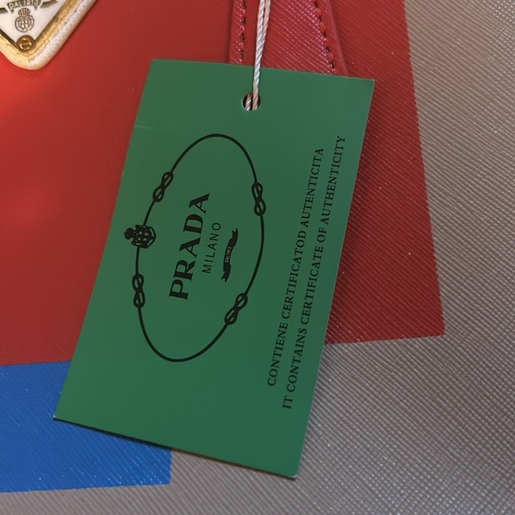 Prada bag - Picture 2 of 8